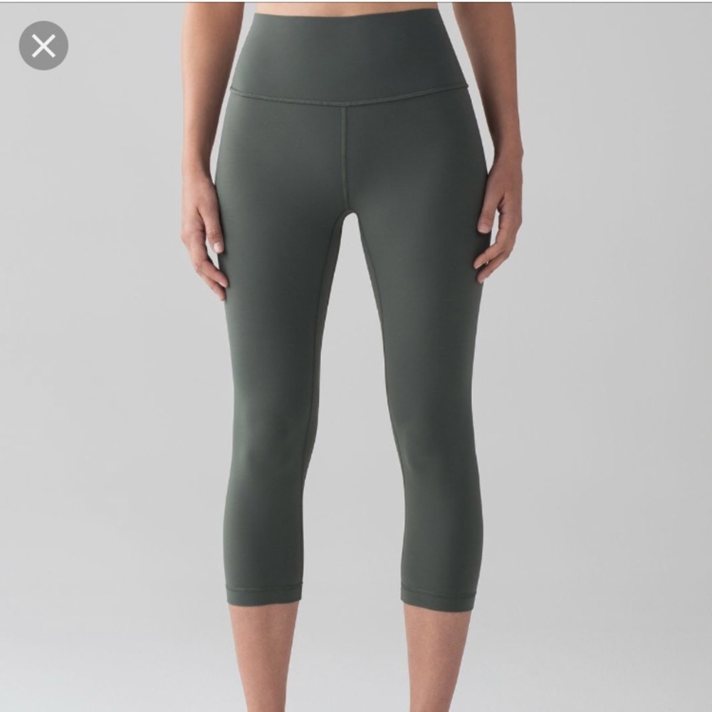 EUC Lululemon DARK FOREST Align II crops, 6